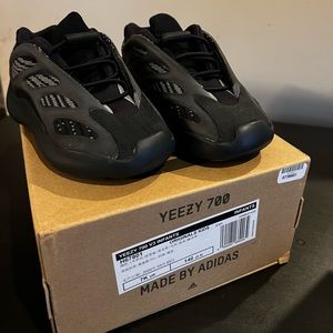 Toddler Yeezy 700 V3 Alavah